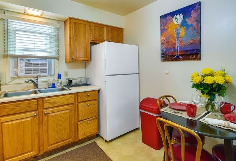Quaint Cody Cottage W/ Grill: Walk To Downtown!