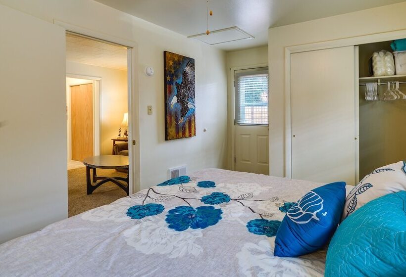 Quaint Cody Cottage W/ Grill: Walk To Downtown!