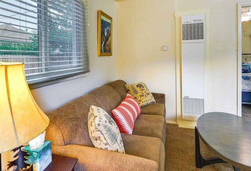 Quaint Cody Cottage W/ Grill: Walk To Downtown!
