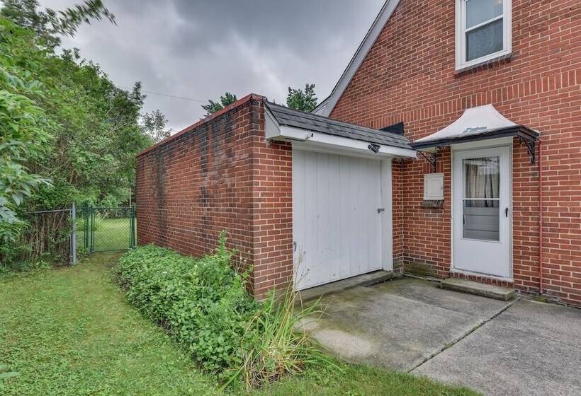 Quiet Cheektowaga Retreat: 23 Mi To Niagara Falls!