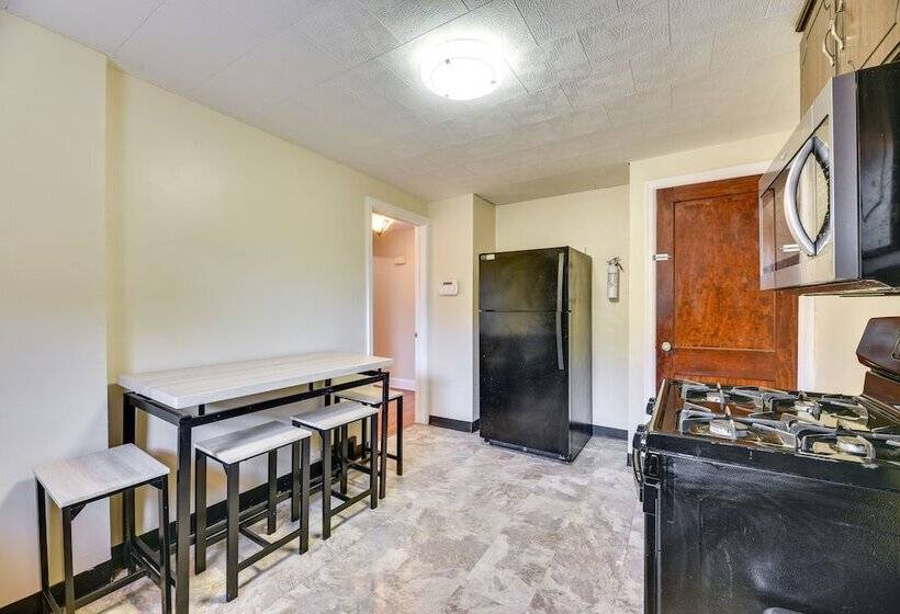 Quiet Cheektowaga Retreat: 23 Mi To Niagara Falls!