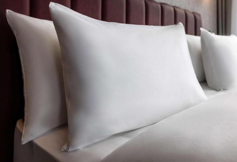 Radisson Blu Hotel At Porsche Design Tower Stuttgart