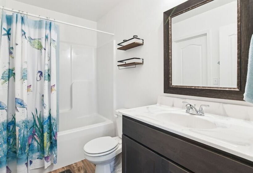 Reeds Spring Home: 4 Mi To Table Rock Lake!