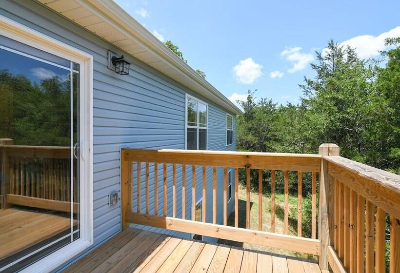 Reeds Spring Home: 4 Mi To Table Rock Lake!