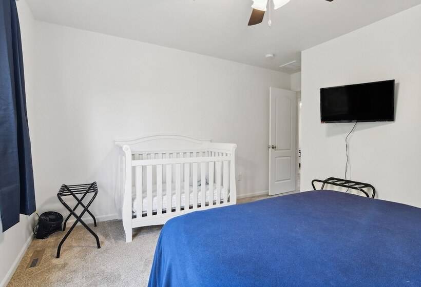 Reeds Spring Home: 4 Mi To Table Rock Lake!