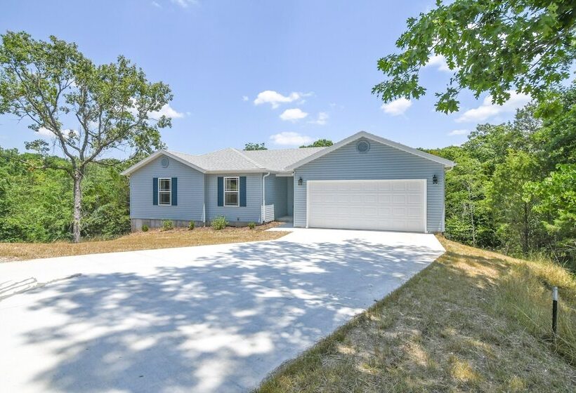 Reeds Spring Home: 4 Mi To Table Rock Lake!