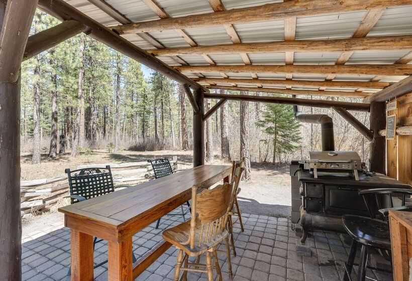 Remote Escape: Klamath Falls Cabin By Lake & Hikes