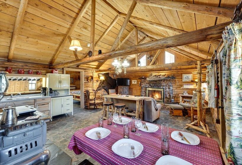 Remote Escape: Klamath Falls Cabin By Lake & Hikes