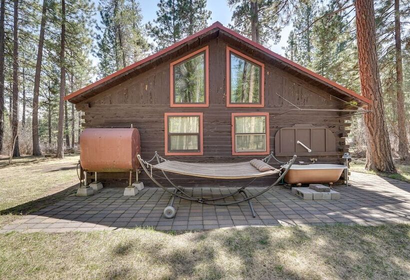 Remote Escape: Klamath Falls Cabin By Lake & Hikes