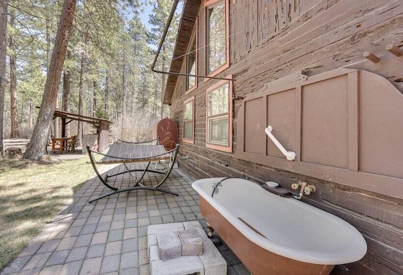 Remote Escape: Klamath Falls Cabin By Lake & Hikes