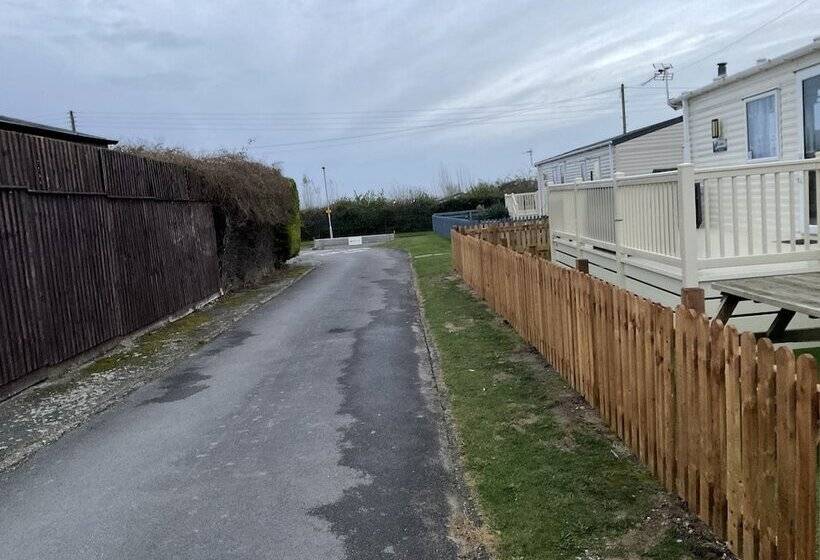 住所  2 Brightholme 6 Berth Enclosed Garden