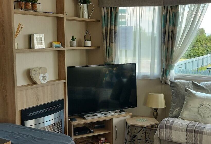 住所  2 Brightholme 6 Berth Enclosed Garden