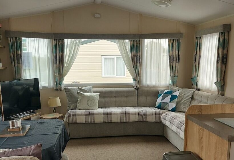 住所  2 Brightholme 6 Berth Enclosed Garden