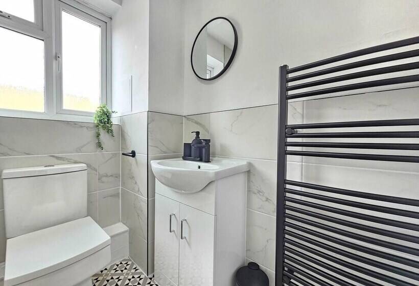 레지던스 Amazing 4br Near Hospital, Free Parking, Sleeps 10