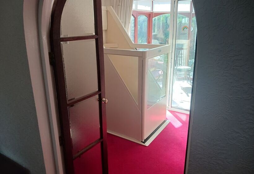 레지던스 Captivating 3 Bed House In Saint Helens