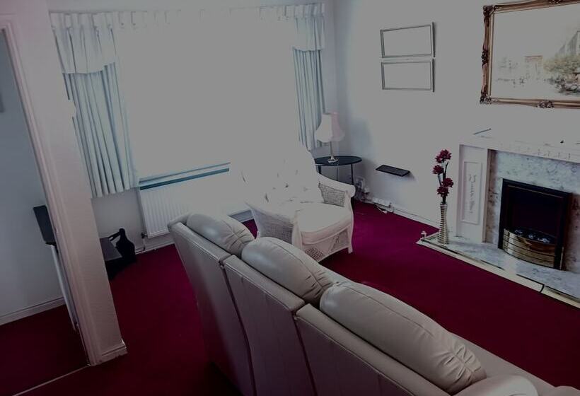 레지던스 Captivating 3 Bed House In Saint Helens