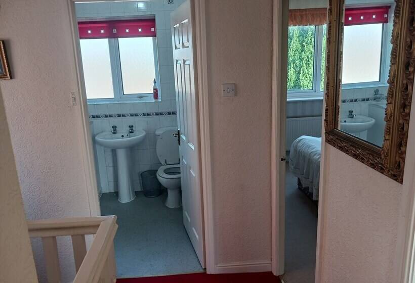 레지던스 Captivating 3 Bed House In Saint Helens