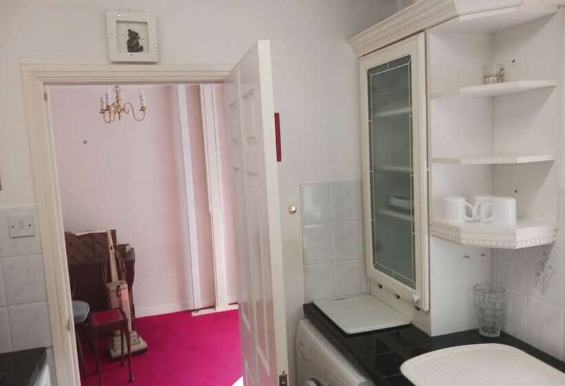 레지던스 Captivating 3 Bed House In Saint Helens