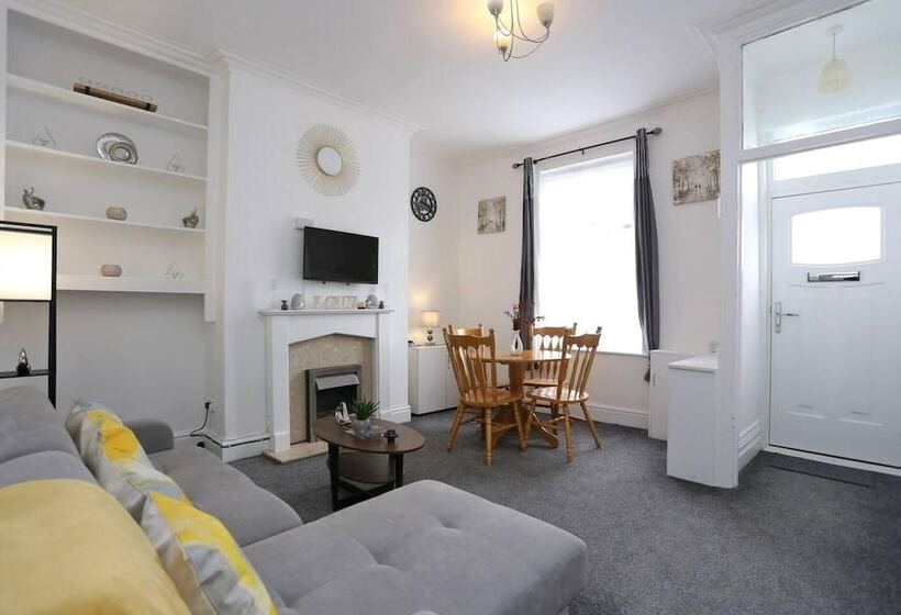דירת נופש Charming 2 Bed Home In Blackpool Central W Parking