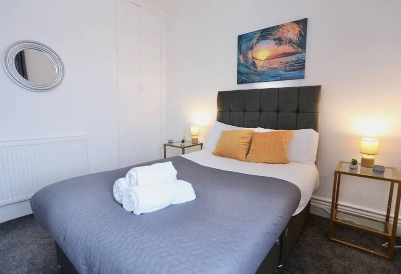 דירת נופש Charming 2 Bed Home In Blackpool Central W Parking