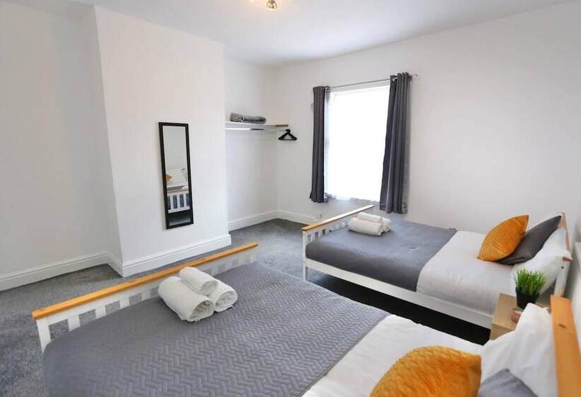 דירת נופש Charming 2 Bed Home In Blackpool Central W Parking