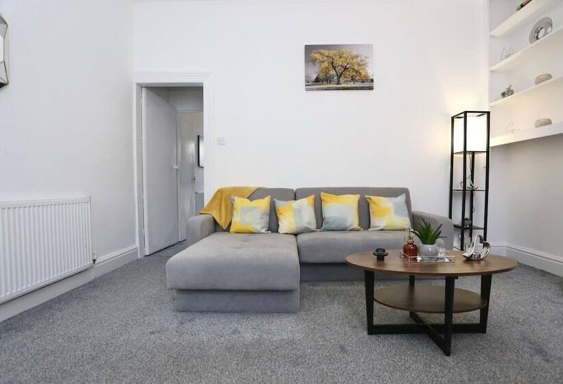 דירת נופש Charming 2 Bed Home In Blackpool Central W Parking