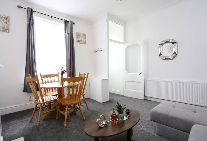 דירת נופש Charming 2 Bed Home In Blackpool Central W Parking