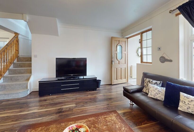 レジデンス Charming 5 Bed House In Grays