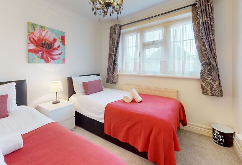 レジデンス Charming 5 Bed House In Grays