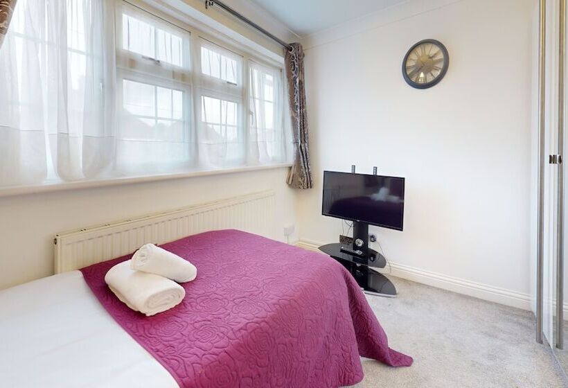 レジデンス Charming 5 Bed House In Grays