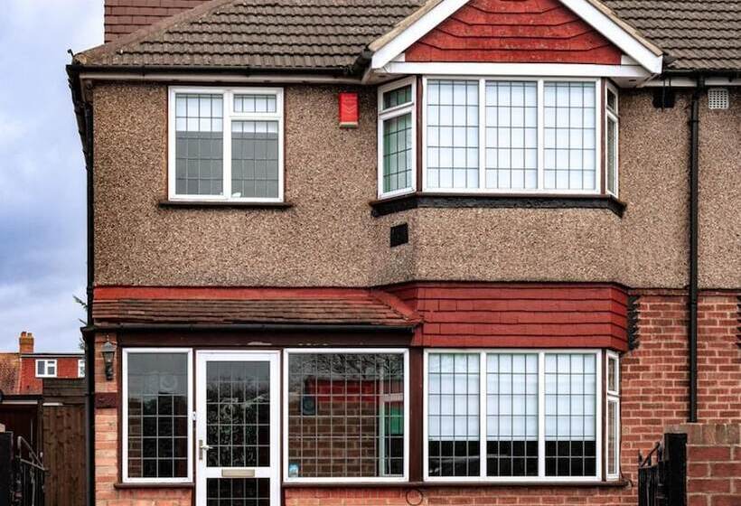 住所  Hidden Gem Minutes From Heathrow Airport