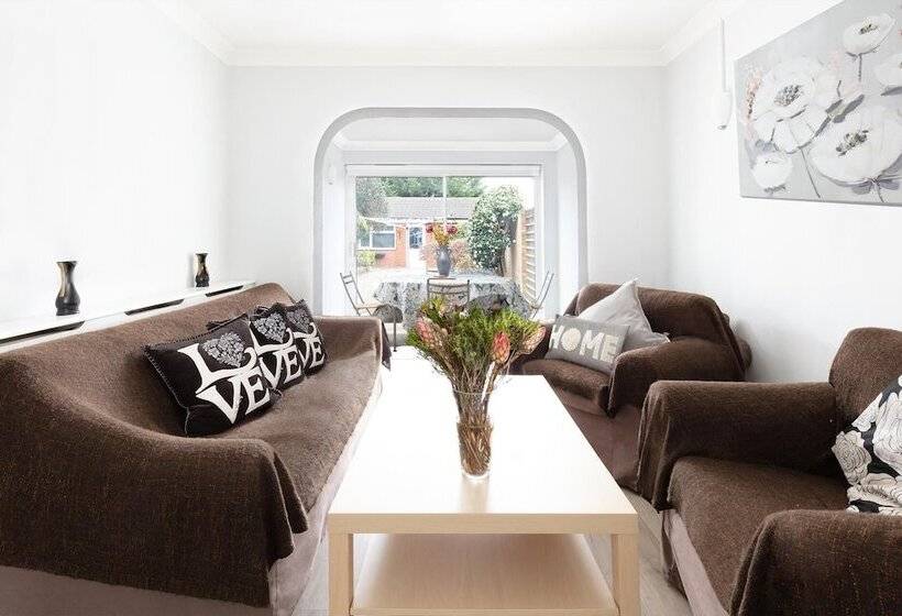 住所  Hidden Gem Minutes From Heathrow Airport