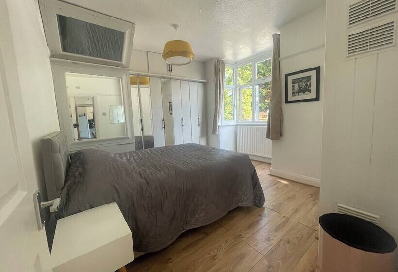 إقامة Immaculate 2 Bed House In Potters Bar