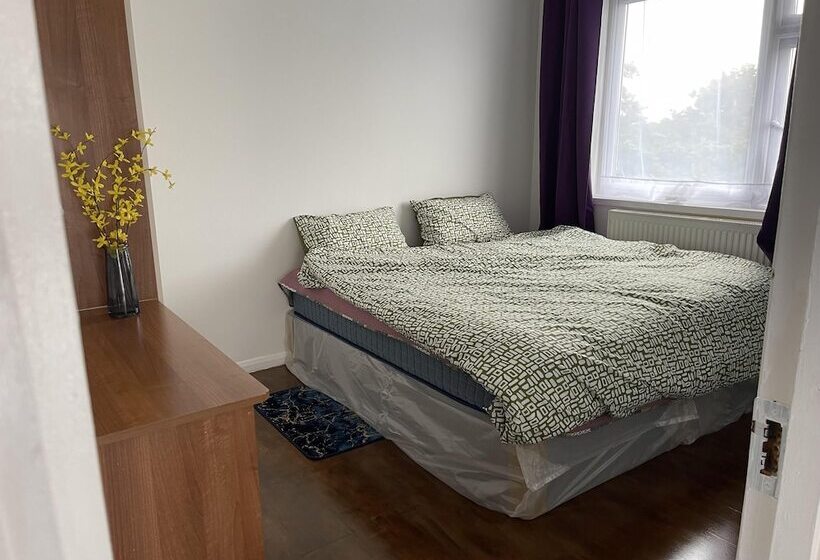 إقامة Immaculate 4 Bed House Near Heathrow Airport