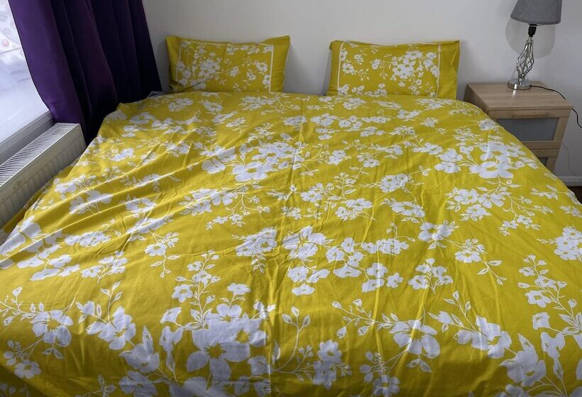 إقامة Immaculate 4 Bed House Near Heathrow Airport