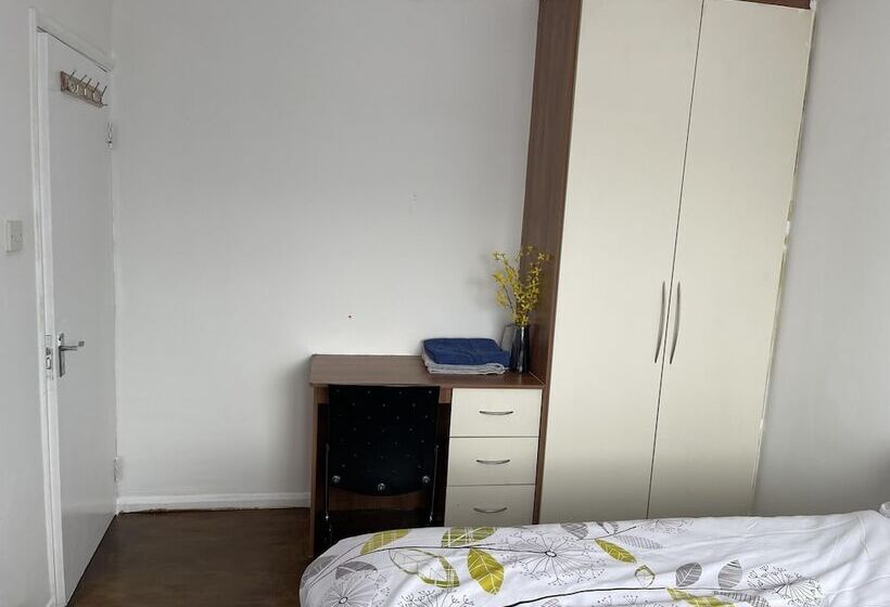 إقامة Immaculate 4 Bed House Near Heathrow Airport