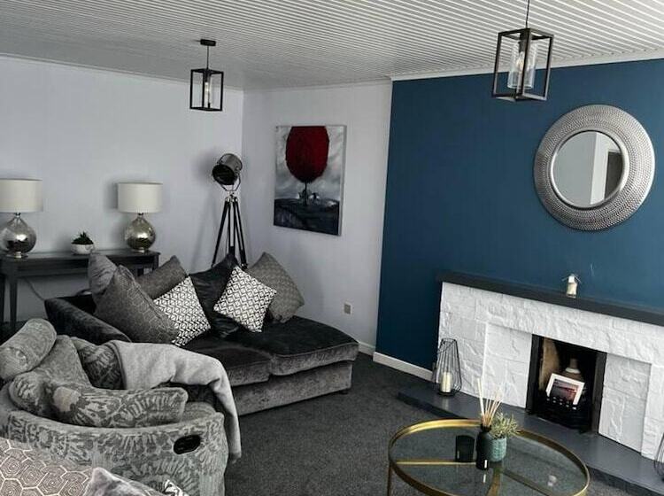 إقامة Immaculate Sea View 4 Bed House In Portstewart