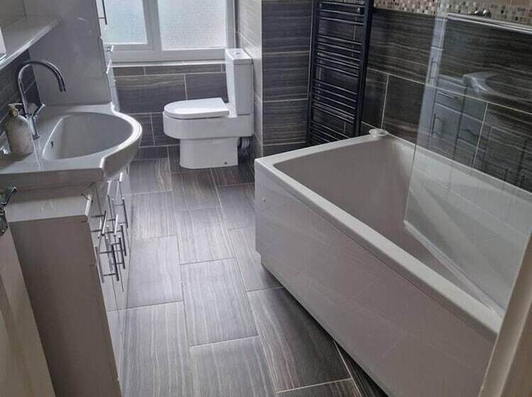 住所 Impeccable 3 Bed House In Thames Ditton