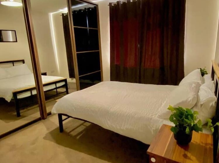 住所 Impeccable 3 Bed House In Thames Ditton