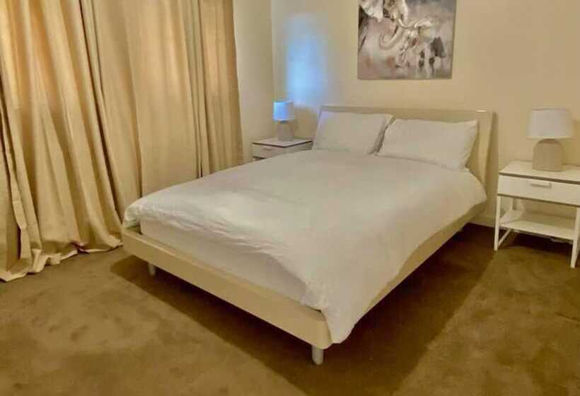 住所 Impeccable 3 Bed House In Thames Ditton