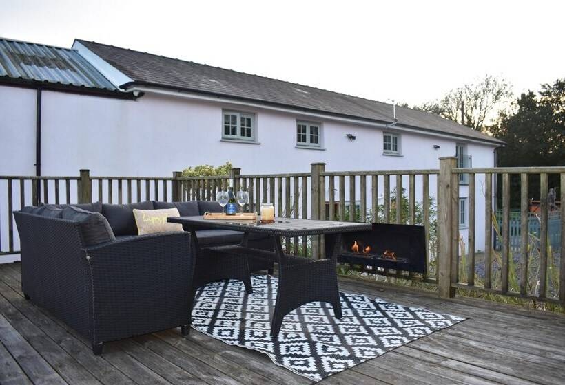 إقامة Luxury 2 Bed Barn Conversion In Llansteffan