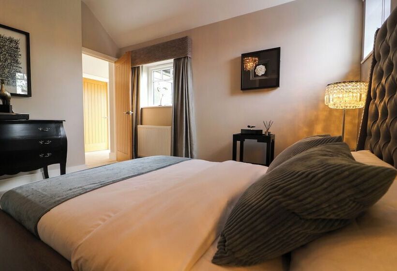 住所  Northumberland Luxury Stays   The Chivits