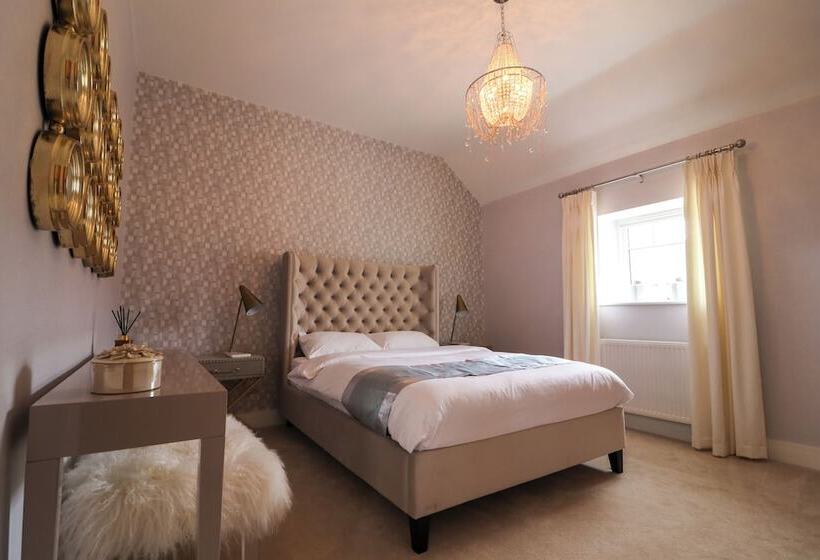 住所  Northumberland Luxury Stays   The Chivits
