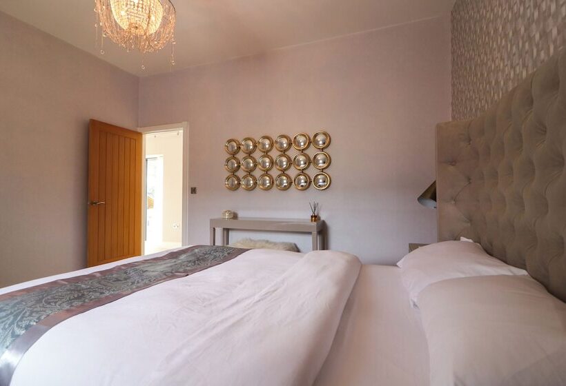 住所  Northumberland Luxury Stays   The Chivits