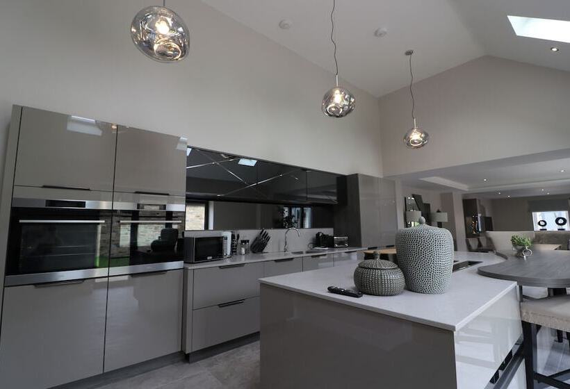 住所  Northumberland Luxury Stays   The Chivits