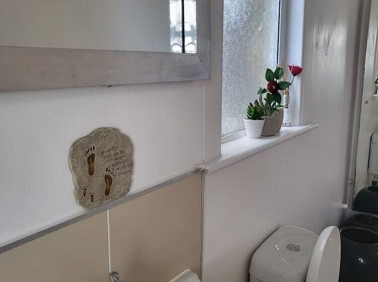 レジデンス Remarkable 1 Bed House The Entire First Floor