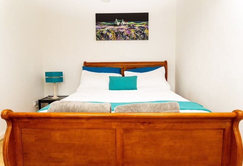 Резиденция Spacious 4 Bed Home In Milton Keynes Free Parking