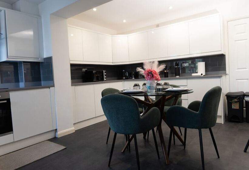 レジデンス Spacious 4 Bed Home In Milton Keynes Free Parking