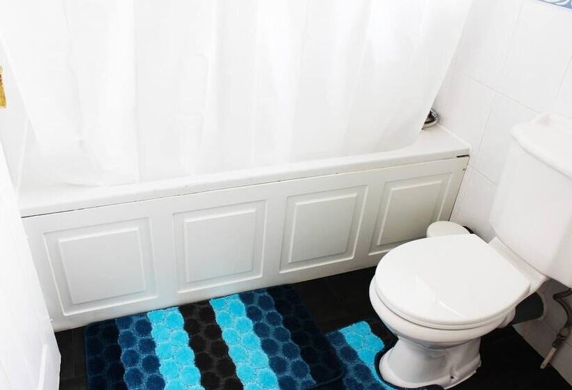 Резиденция Spacious 4 Bed Home In Milton Keynes Free Parking