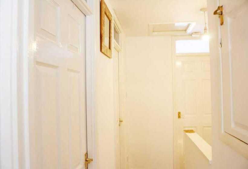 Резиденция Spacious 4 Bed Home In Milton Keynes Free Parking